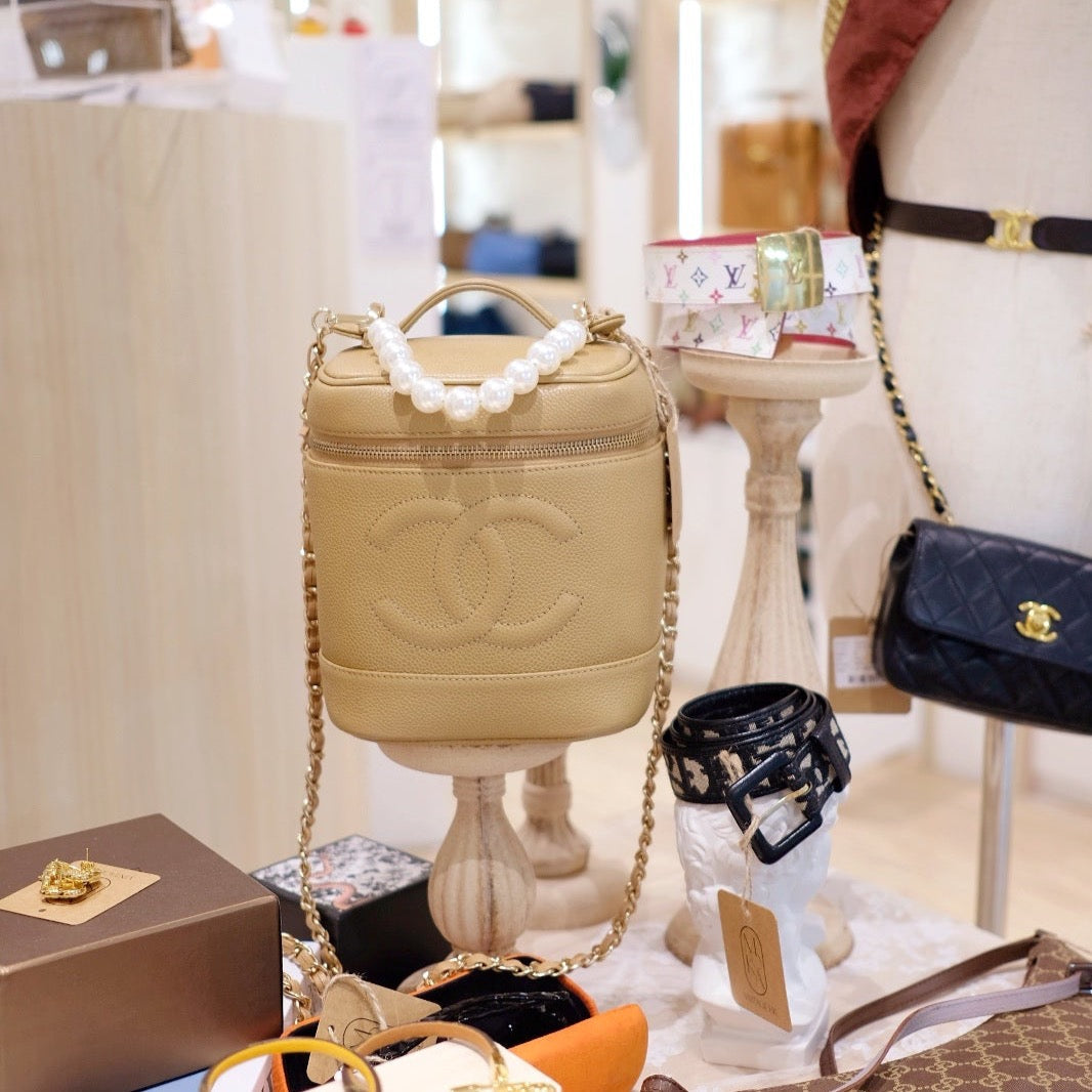 Chanel vintage beige coco caviar wash bag