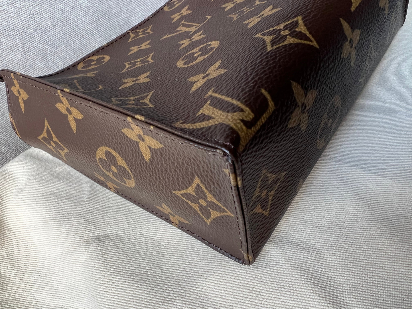 Louis Vuitton Toiletry Pouch 19 Monogram