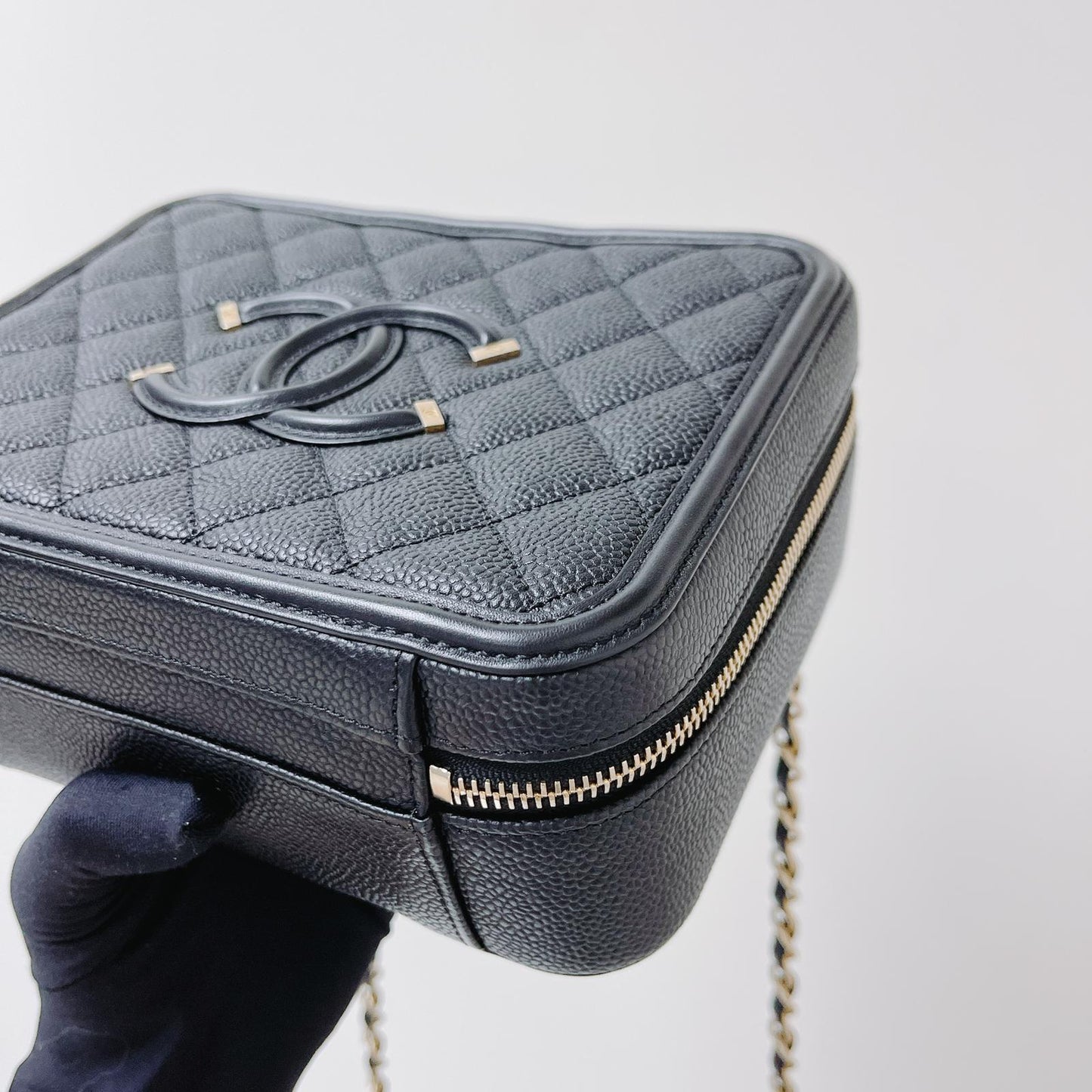 CC Filigree Medium Caviar Quilted Vanity Case Black