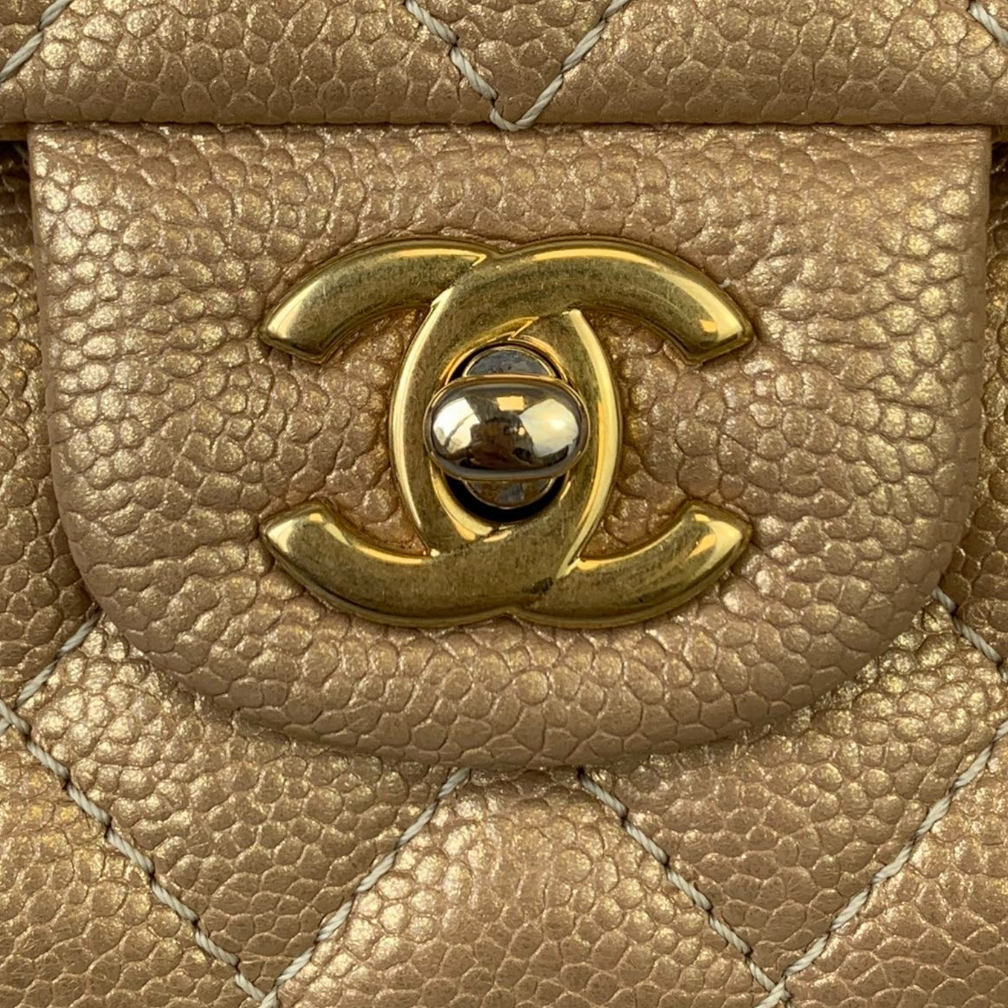 Classic Medium Flap Caviar Gold GHW