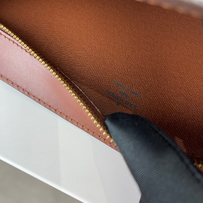 Louis-Vuitton Vintage Pochette Clutch Toiletry