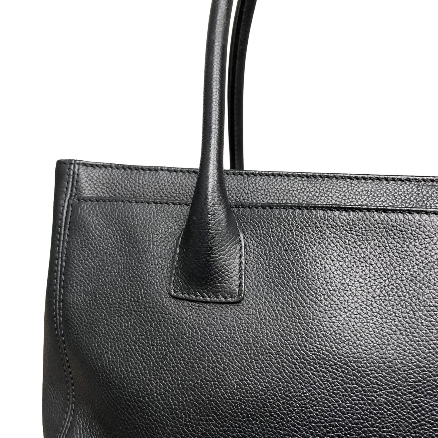 Executive Cerf Tote Grained Black SHW