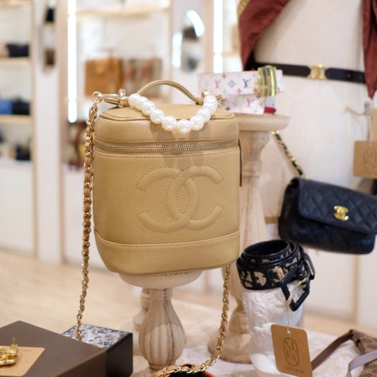 Chanel vintage beige coco caviar wash bag