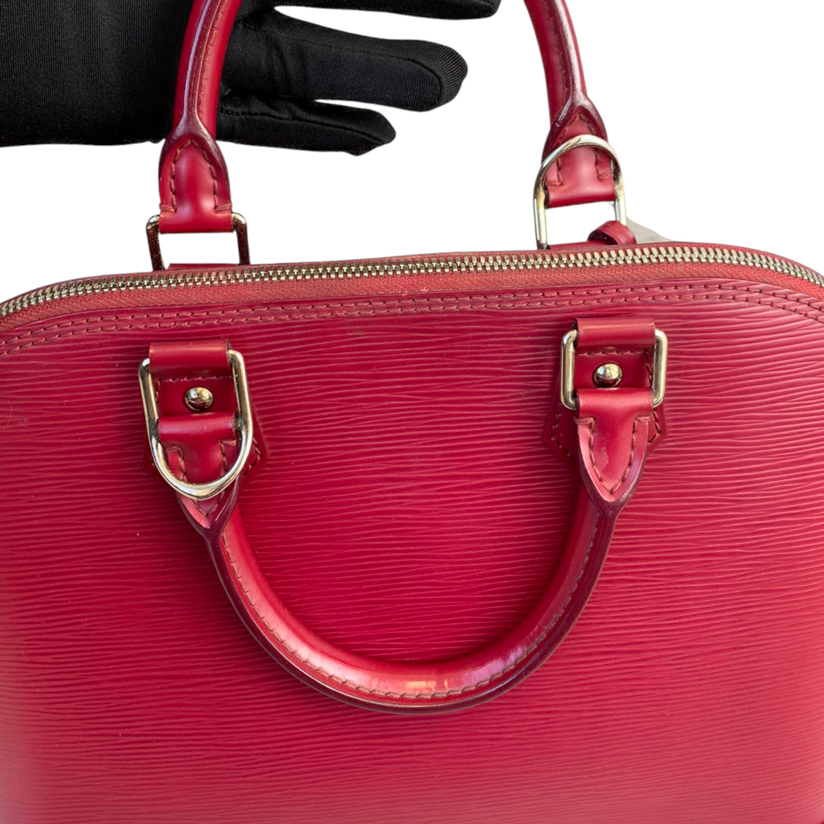 Louis-Vuitton Alma MM Epi Leather Castillan Red GHW