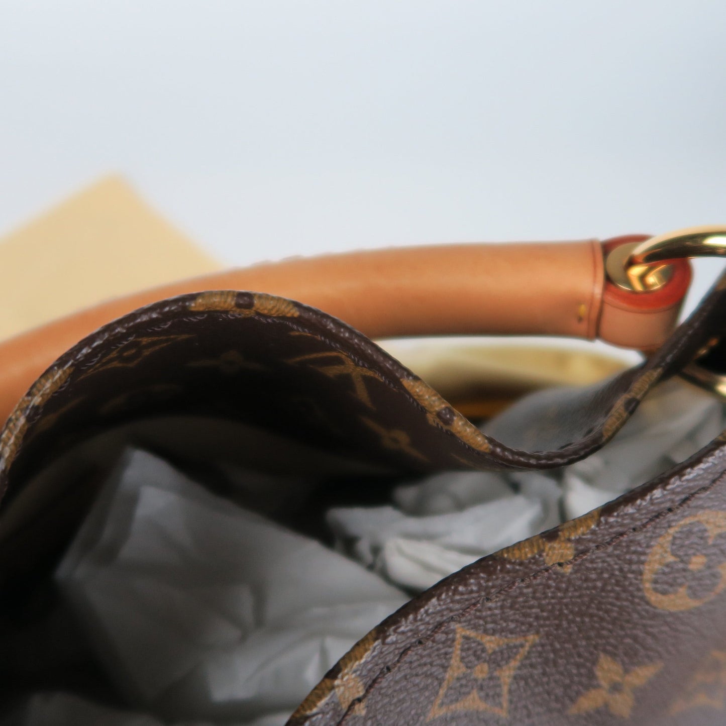 Louis-Vuitton Monogram Artsy MM