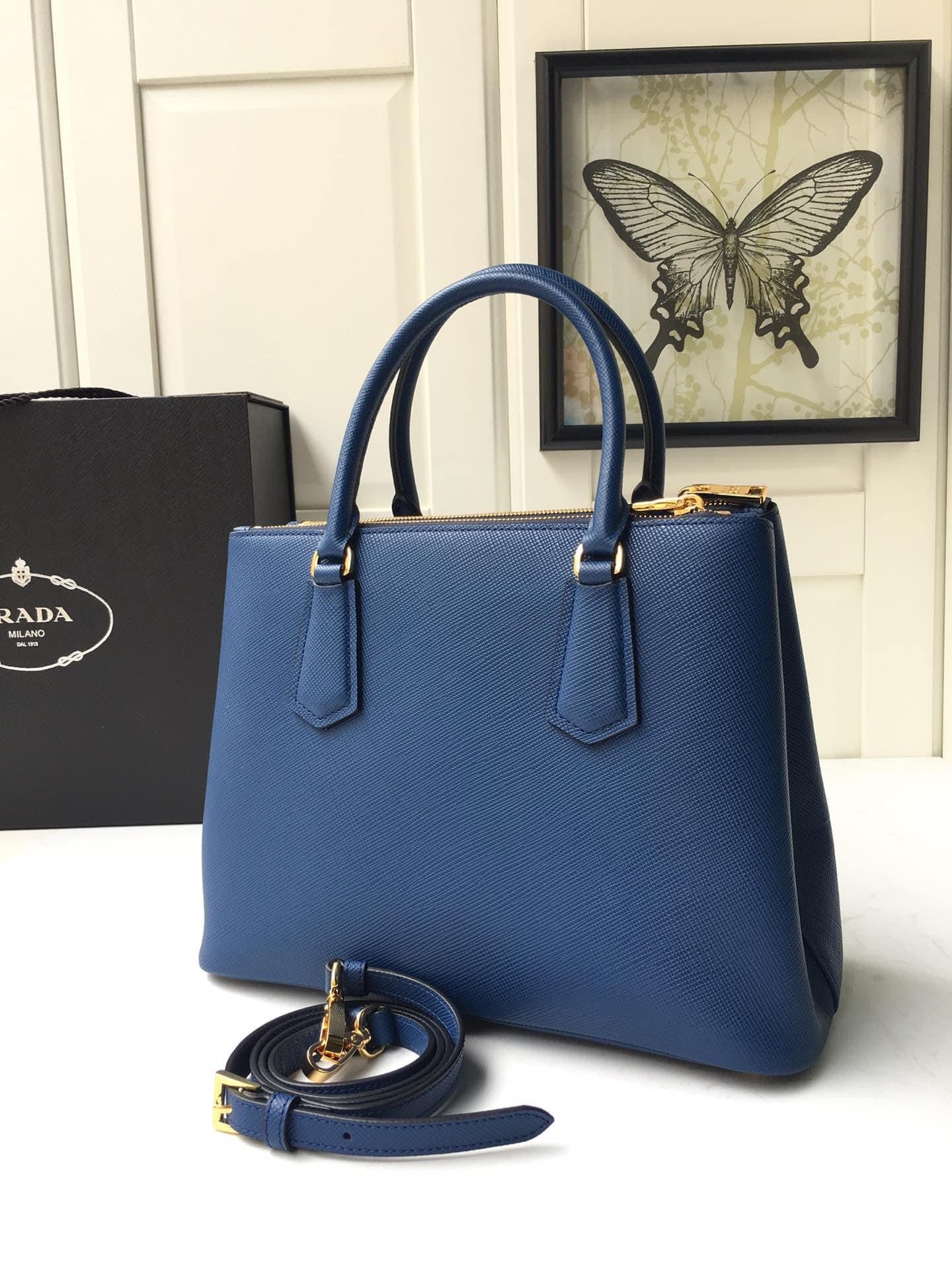 Prada Galleria Saffiano leather Medium  Bag