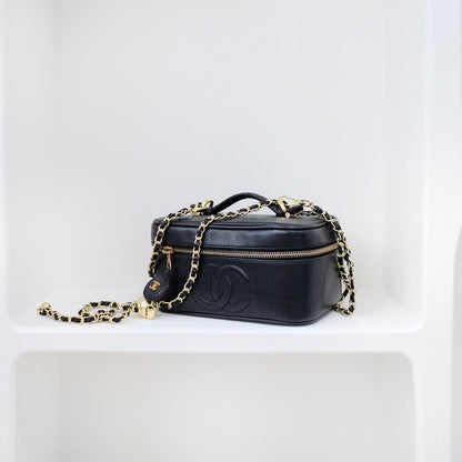 Chanel vintage coco cowhide wash bag