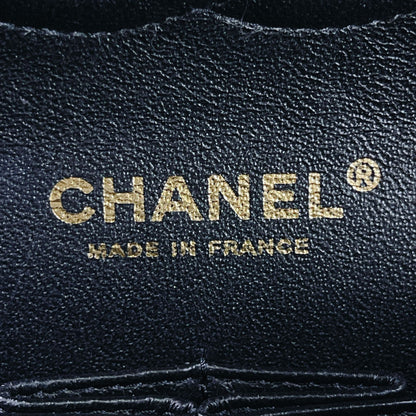 Classic Flap Medium Caviar Black GHW