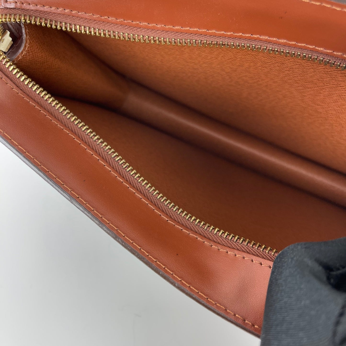 Louis-Vuitton Vintage Pochette Clutch Toiletry