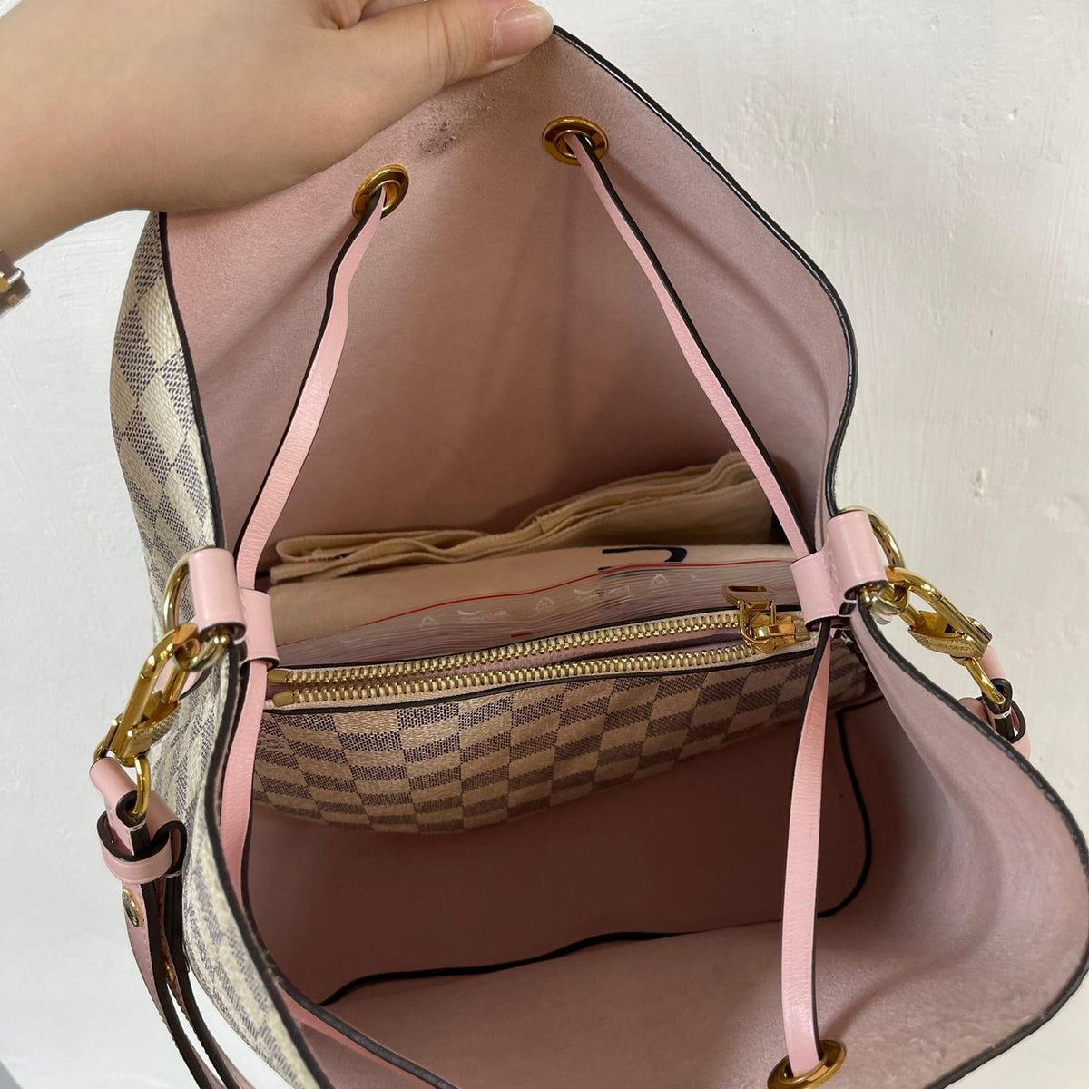 Louis-Vuitton NeoNoe MM Damier Azure Pink