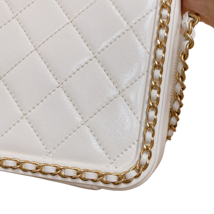 Chained Medium Caviar Quilted Vanity Case White GHW