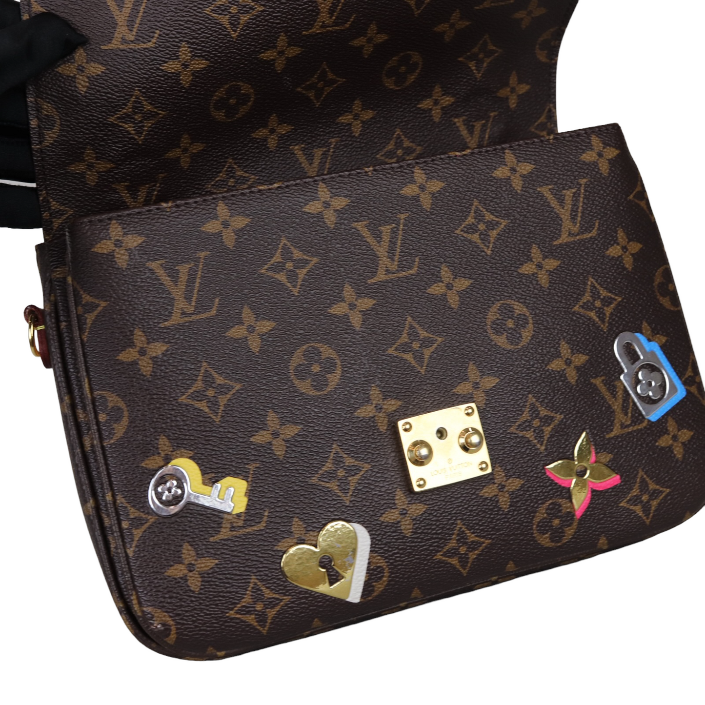 Louis-Vuitton Pochette Metis Monogram Love Lock GHW
