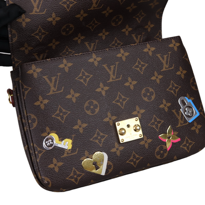 Louis-Vuitton Pochette Metis Monogram Love Lock GHW