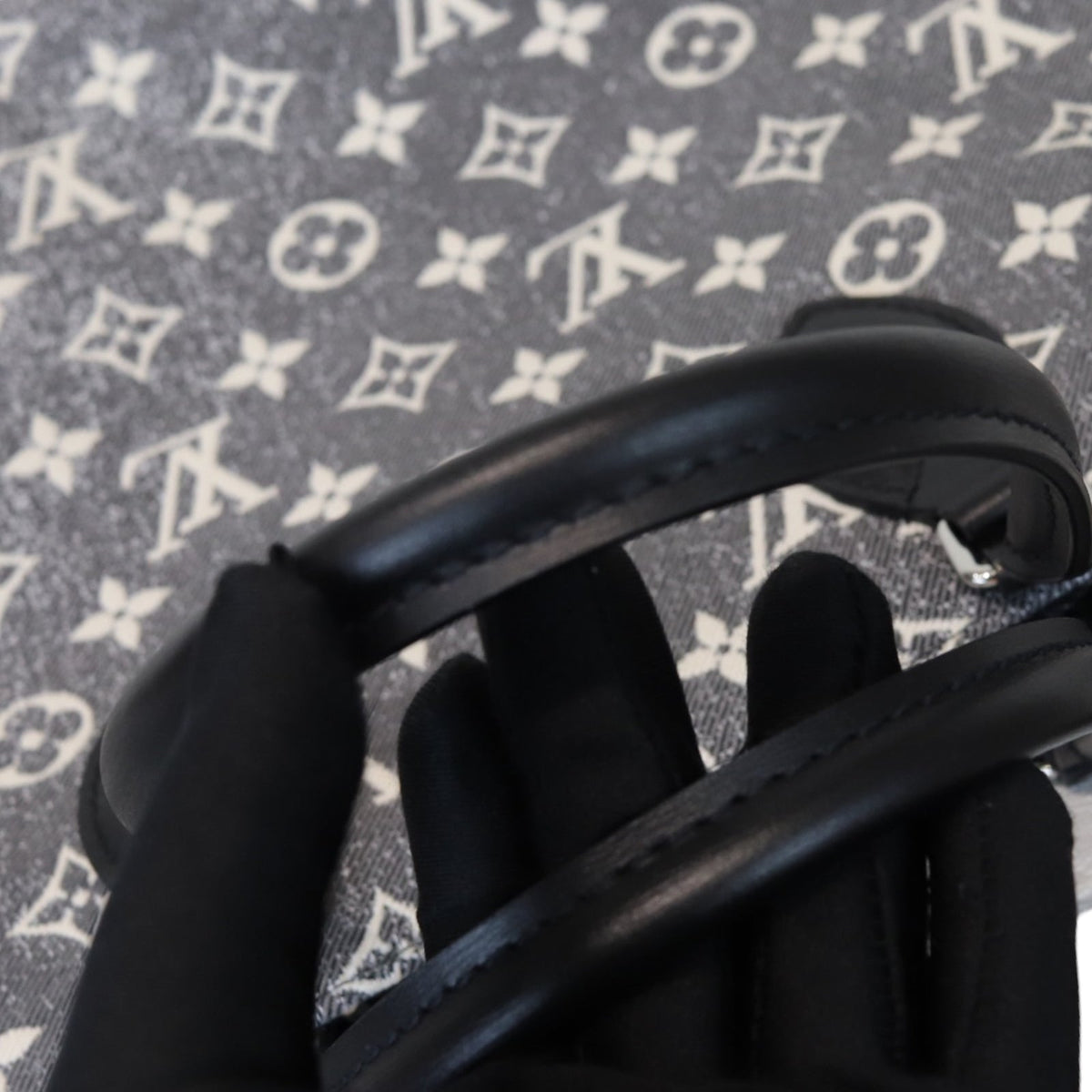 Louis-Vuitton OntheGO MM Denim
