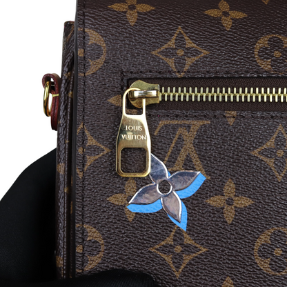 Louis-Vuitton Pochette Metis Monogram Love Lock GHW
