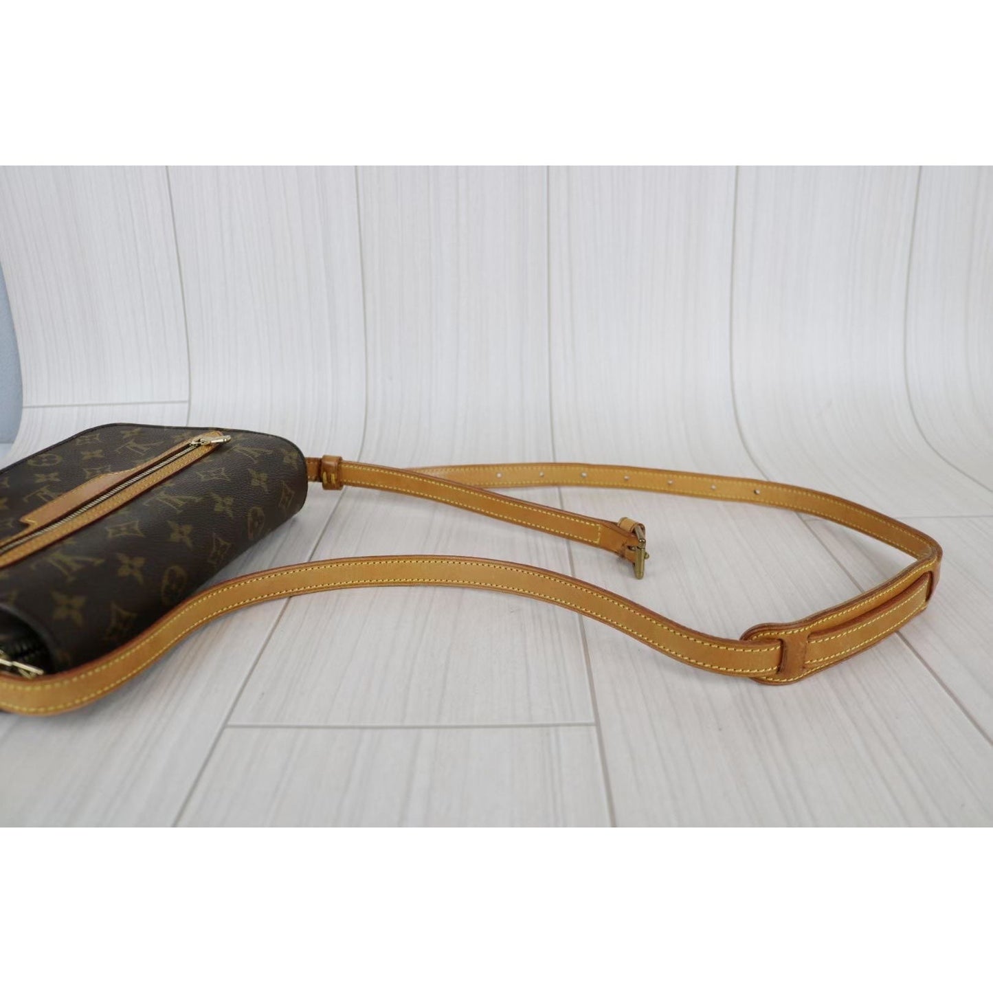 Rank AB ｜ LV Monogram Shoulder Bag ｜053104