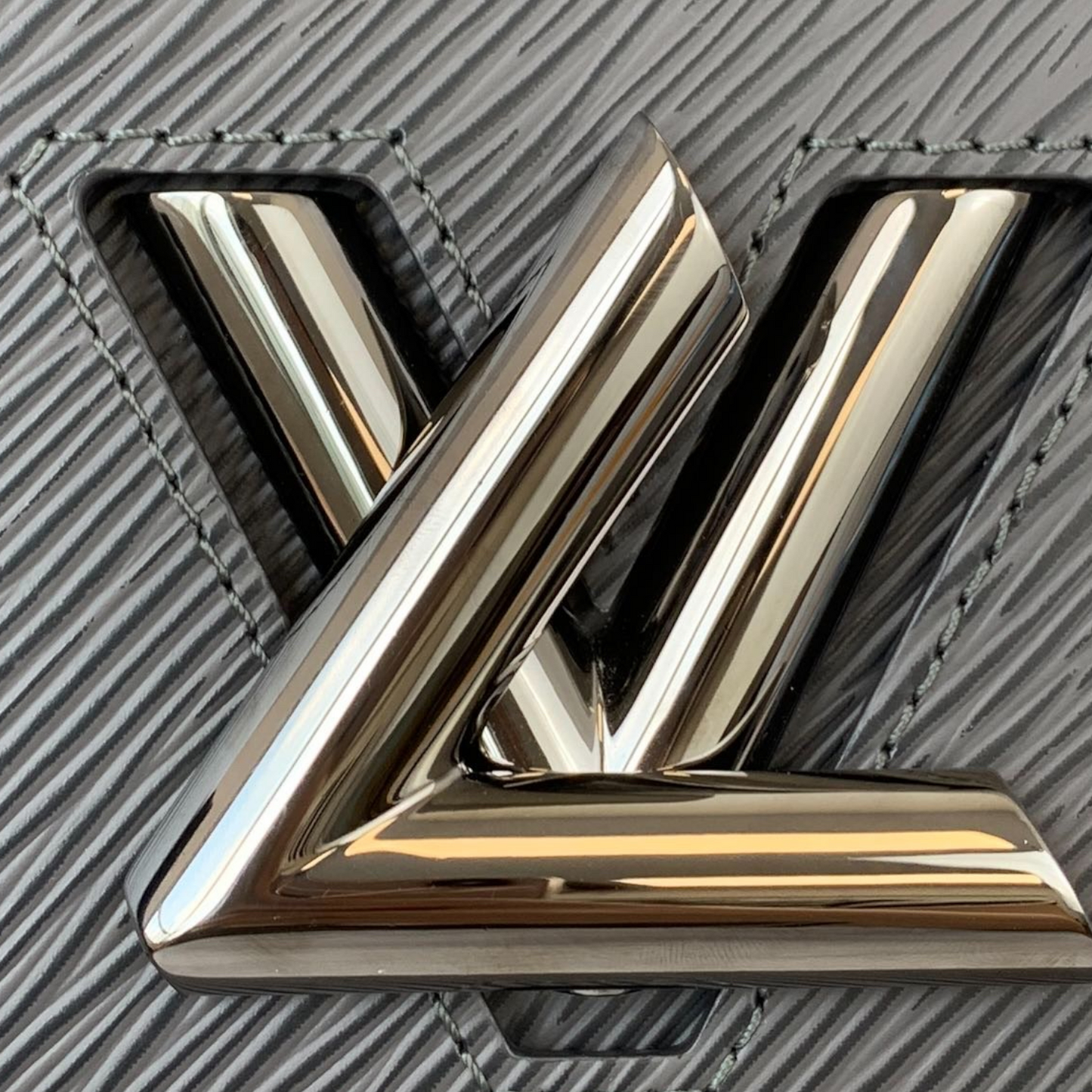 Louis-Vuitton MM Epi Twist Leather Grey SHW