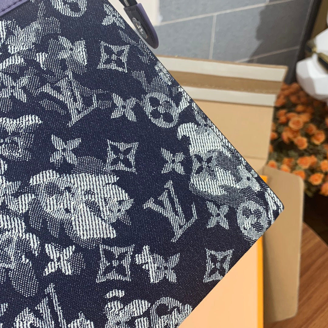 Louis Vuitton Pochette Voyage MM