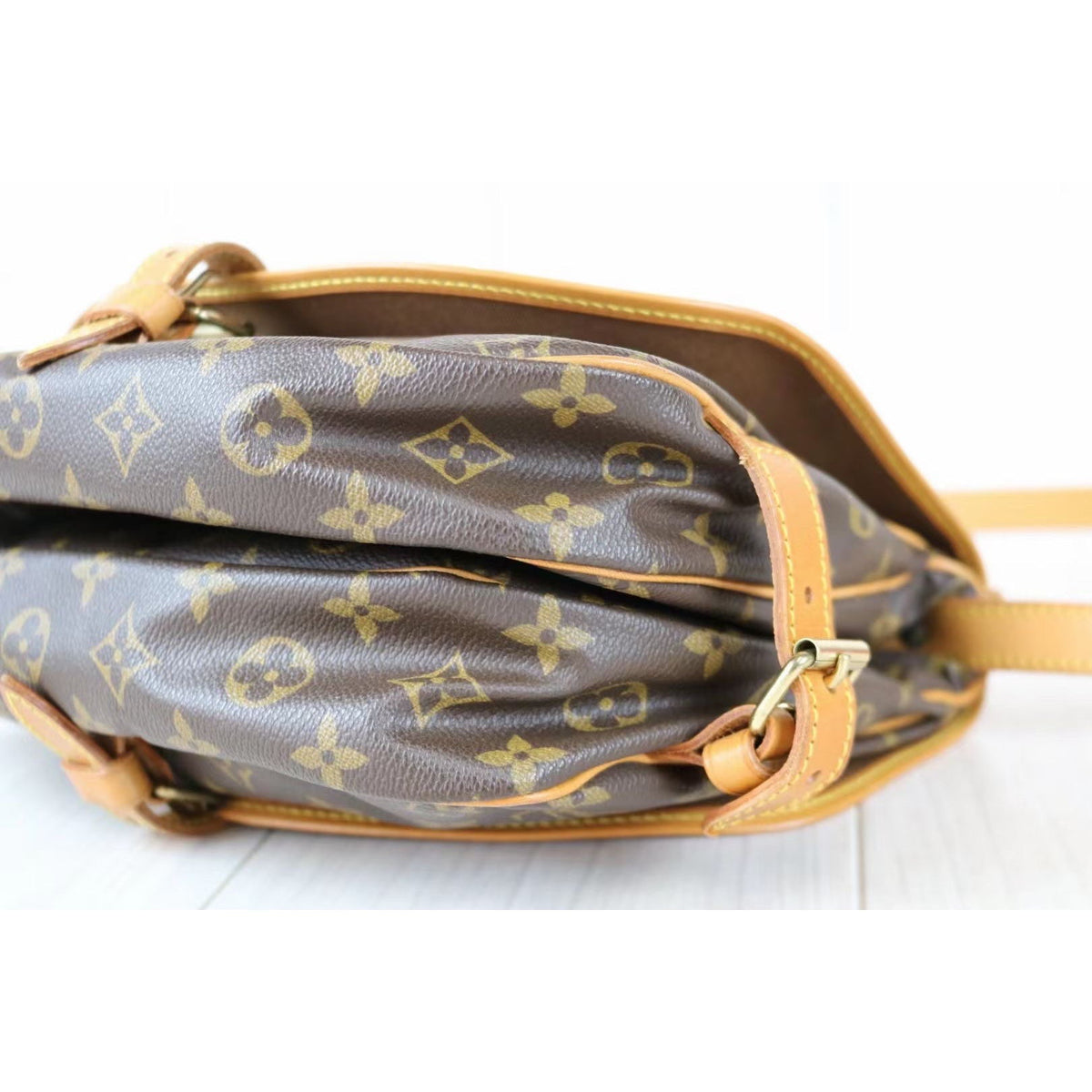 Rank A ｜ LV Monogram Saumur MM Shoulder Bag｜ 021104