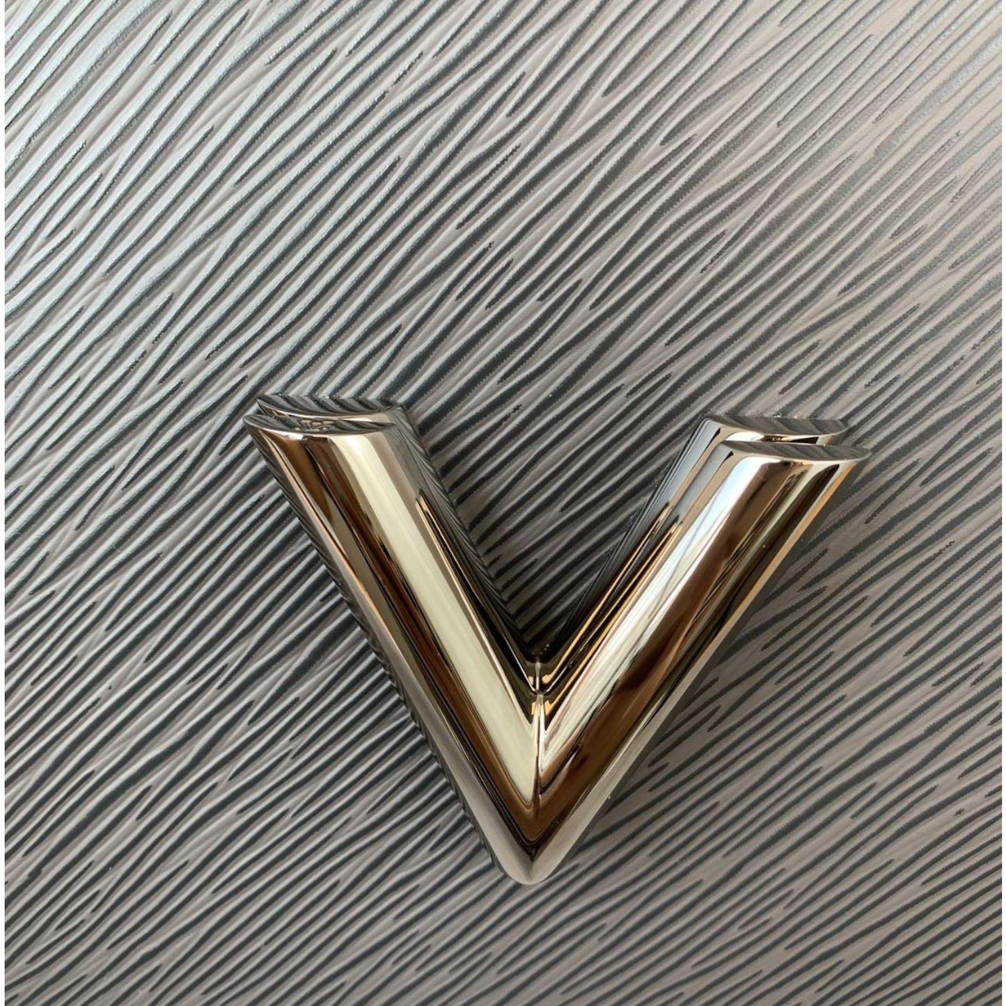 Louis-Vuitton MM Epi Twist Leather Grey SHW