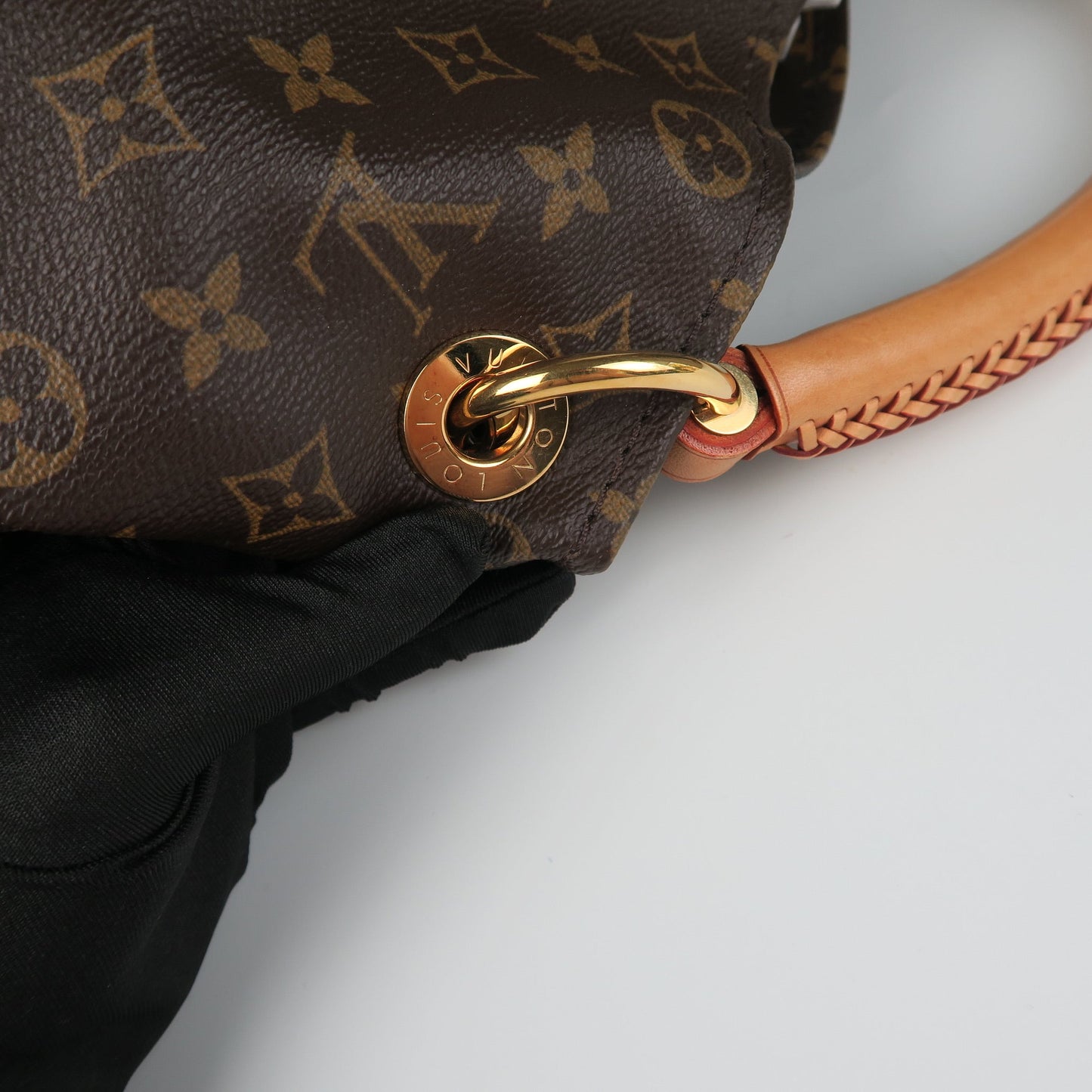 Louis-Vuitton Monogram Artsy MM