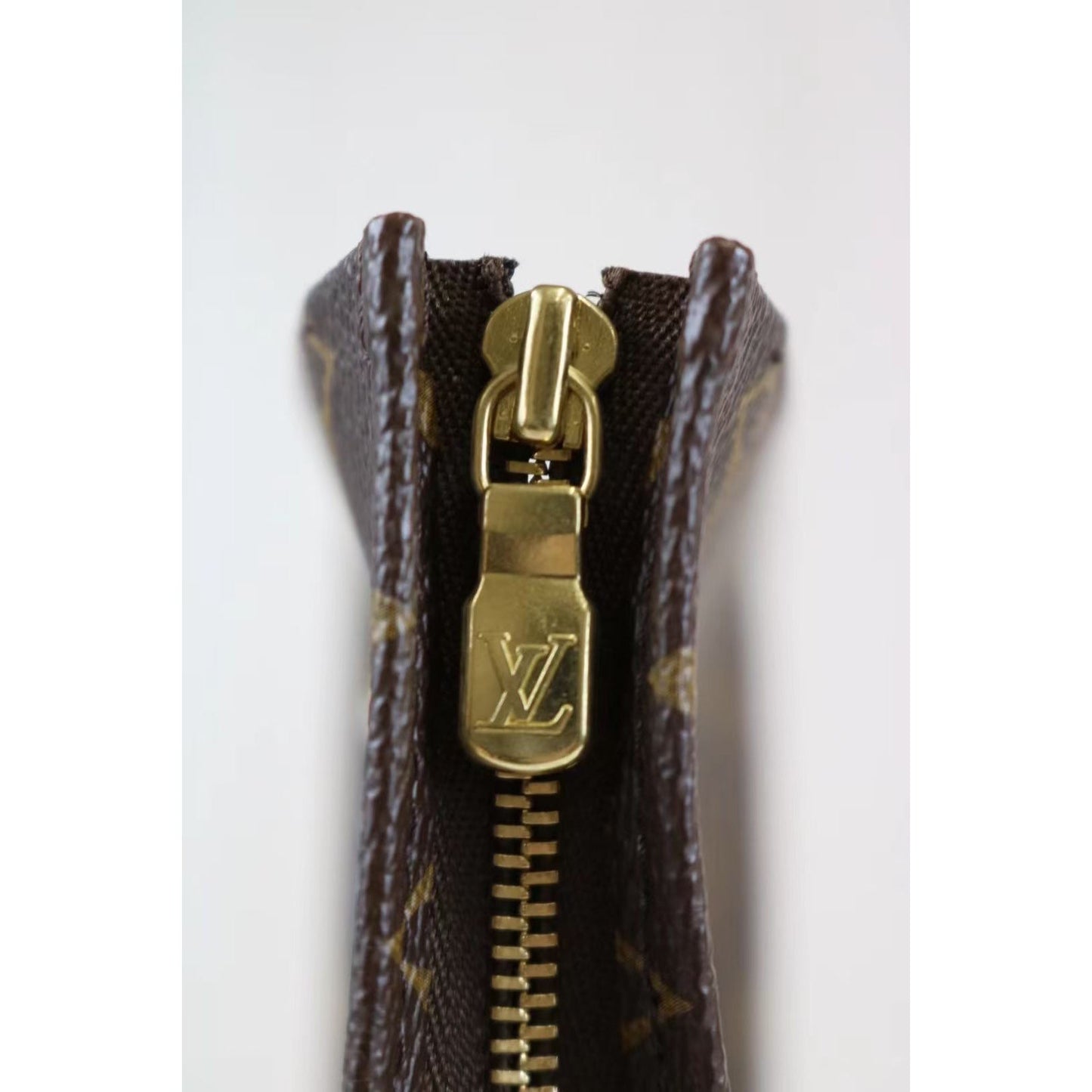 Rank SA ｜ LV Monogram Pochette Toilette 28 ｜070703