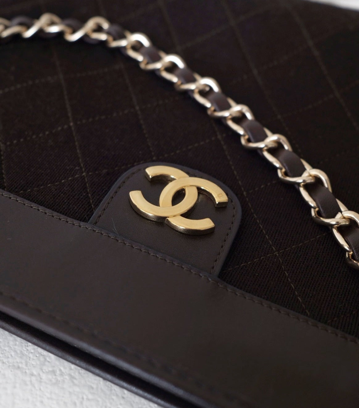 Chanel vintage brown pouch + chain