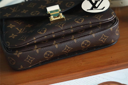 Louis Vuitton Pochette Metis Bag