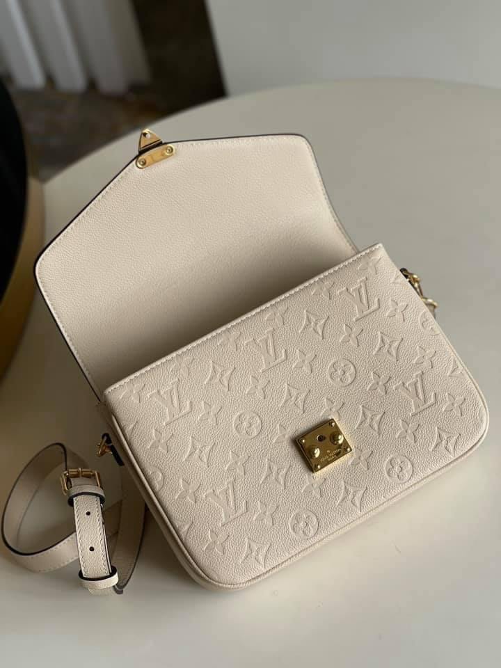 Louis Vuitton Pochette Metis Bag