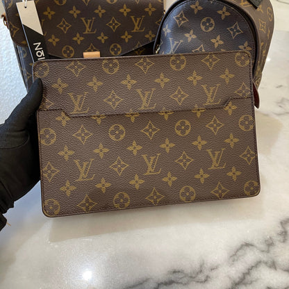 Louis-Vuitton Vintage Pochette Clutch Toiletry