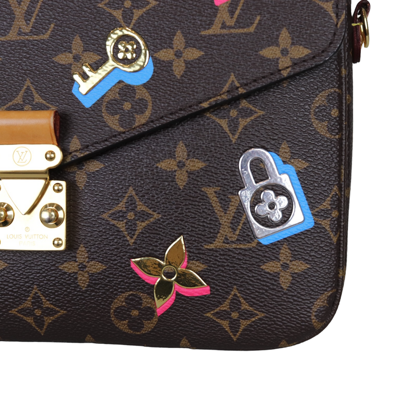 Louis-Vuitton Pochette Metis Monogram Love Lock GHW