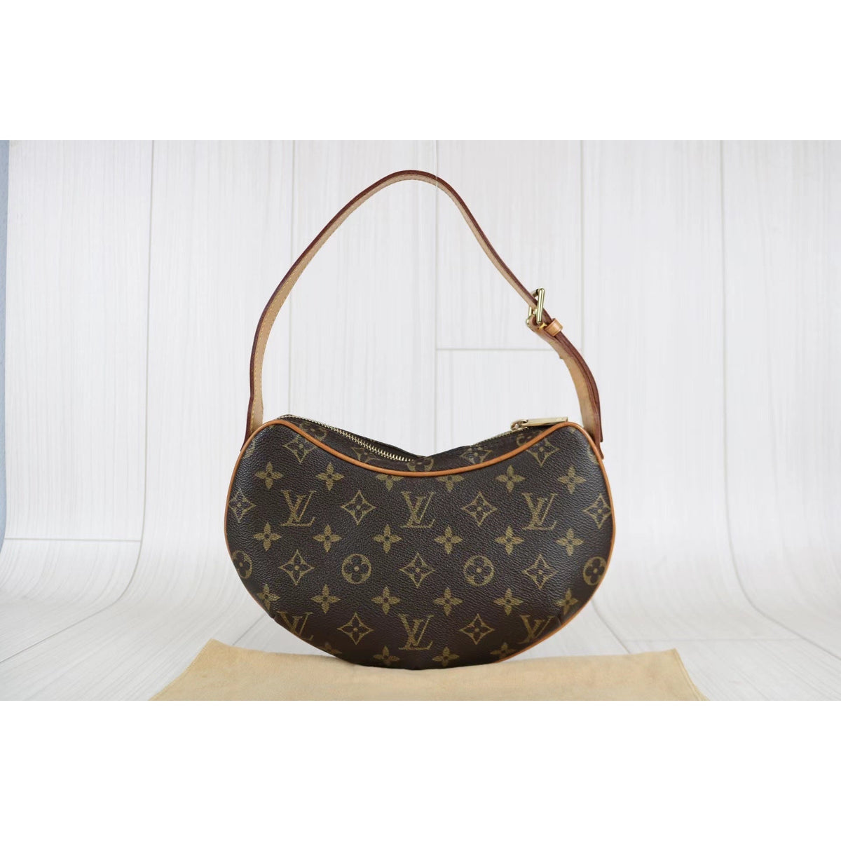 Rank A ｜LV Monogram Pochette Croissant Shoulder Bag｜040909