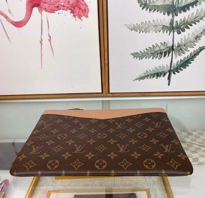 Louis Vuitton Daily Pouch
