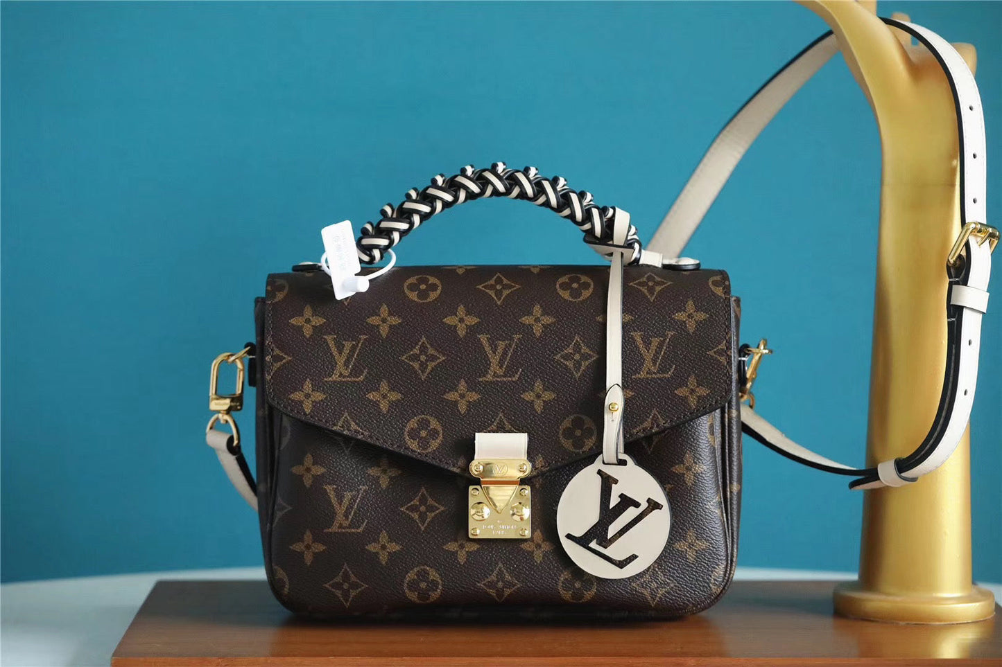 Louis Vuitton Pochette Metis Bag