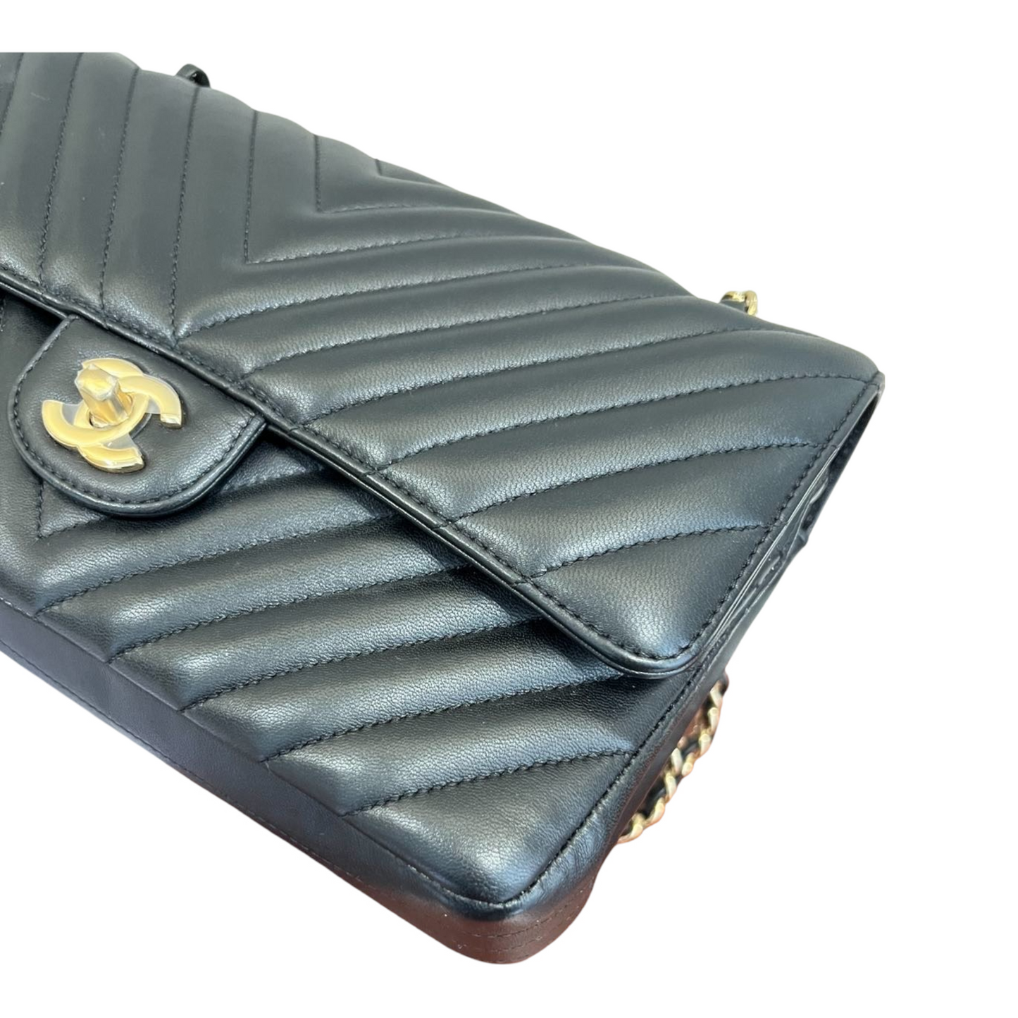 Medium Classic Chevron Calfskin Black GHW