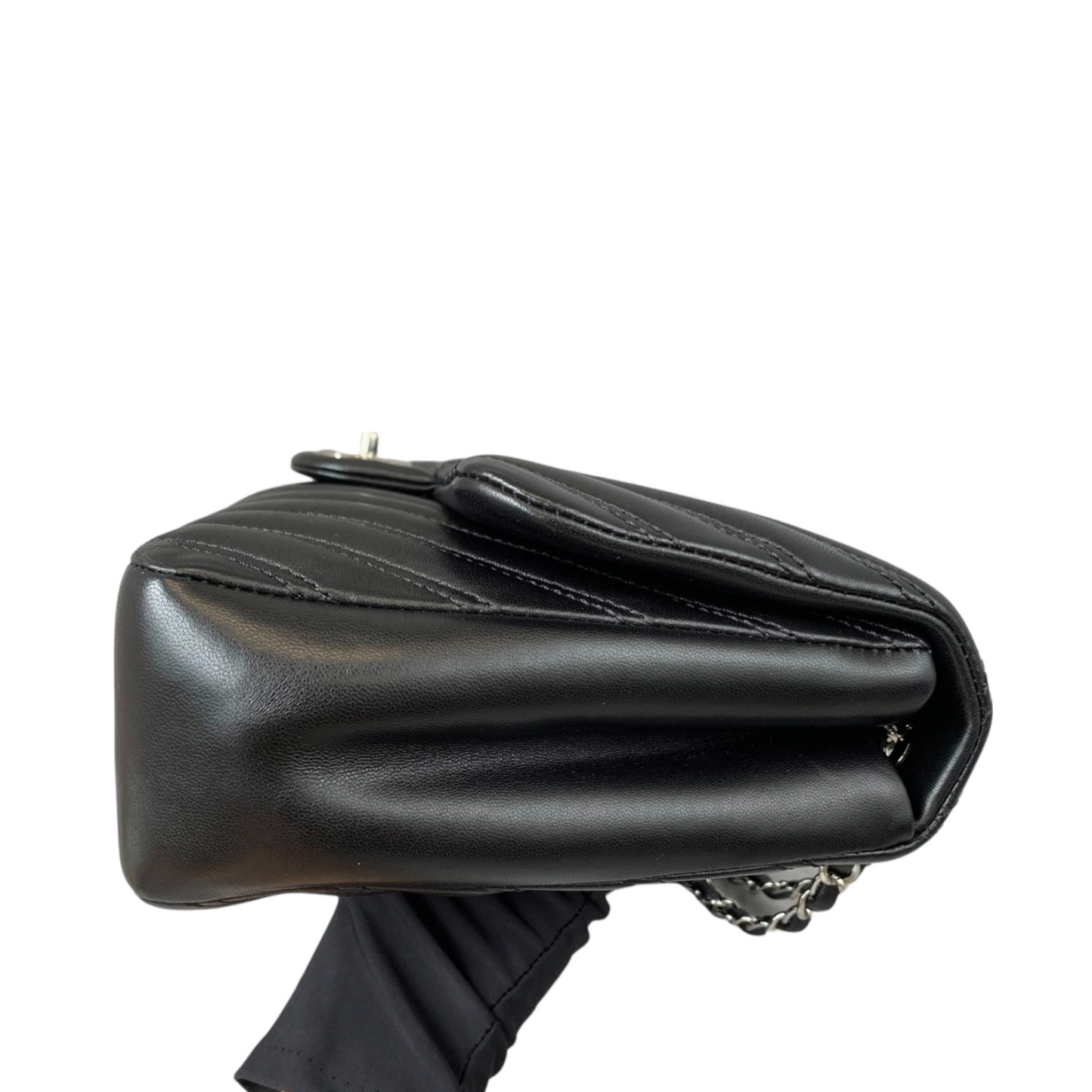 Medium Chevron Leather Flap Black SHW