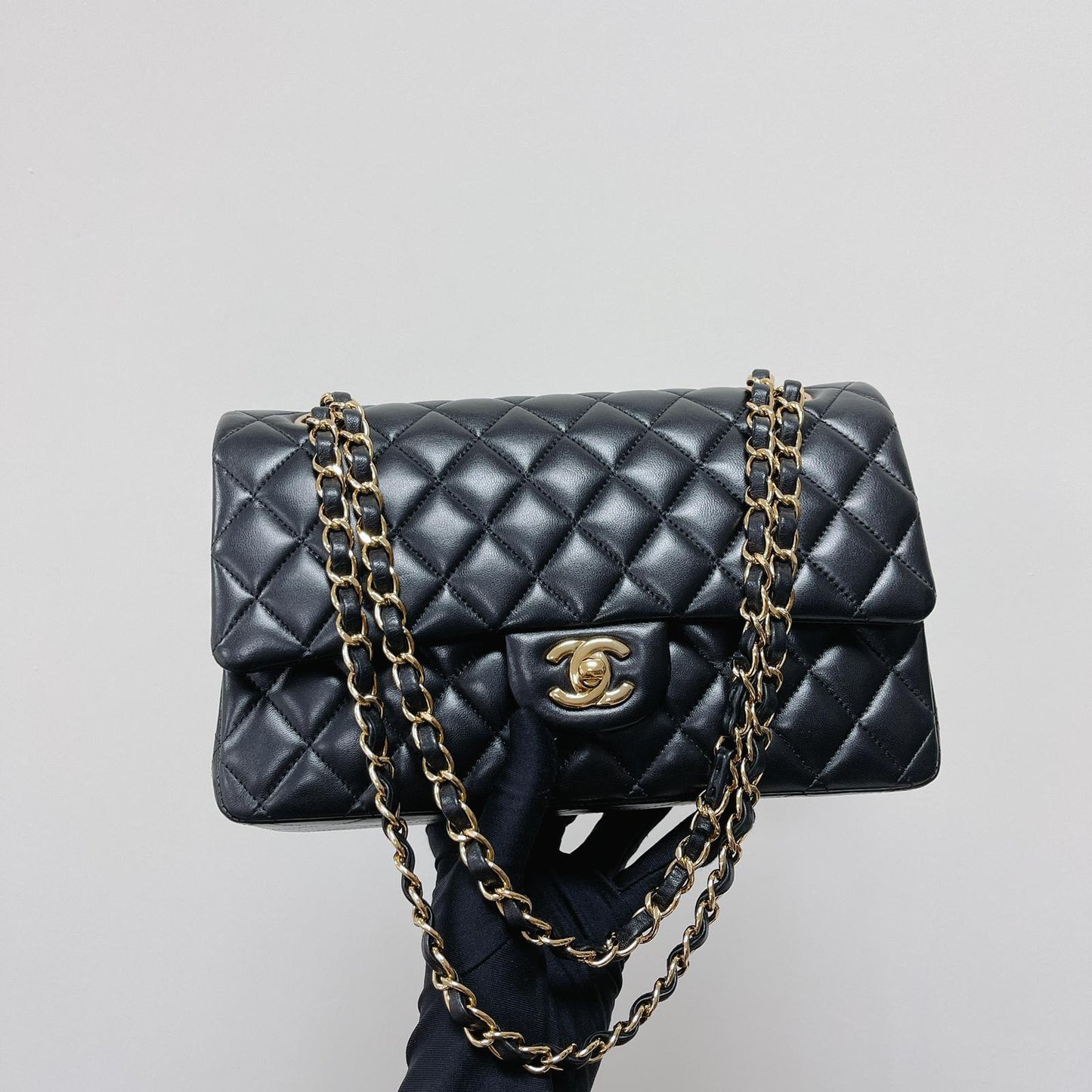 Classic Flap Medium Lambskin Black GHW
