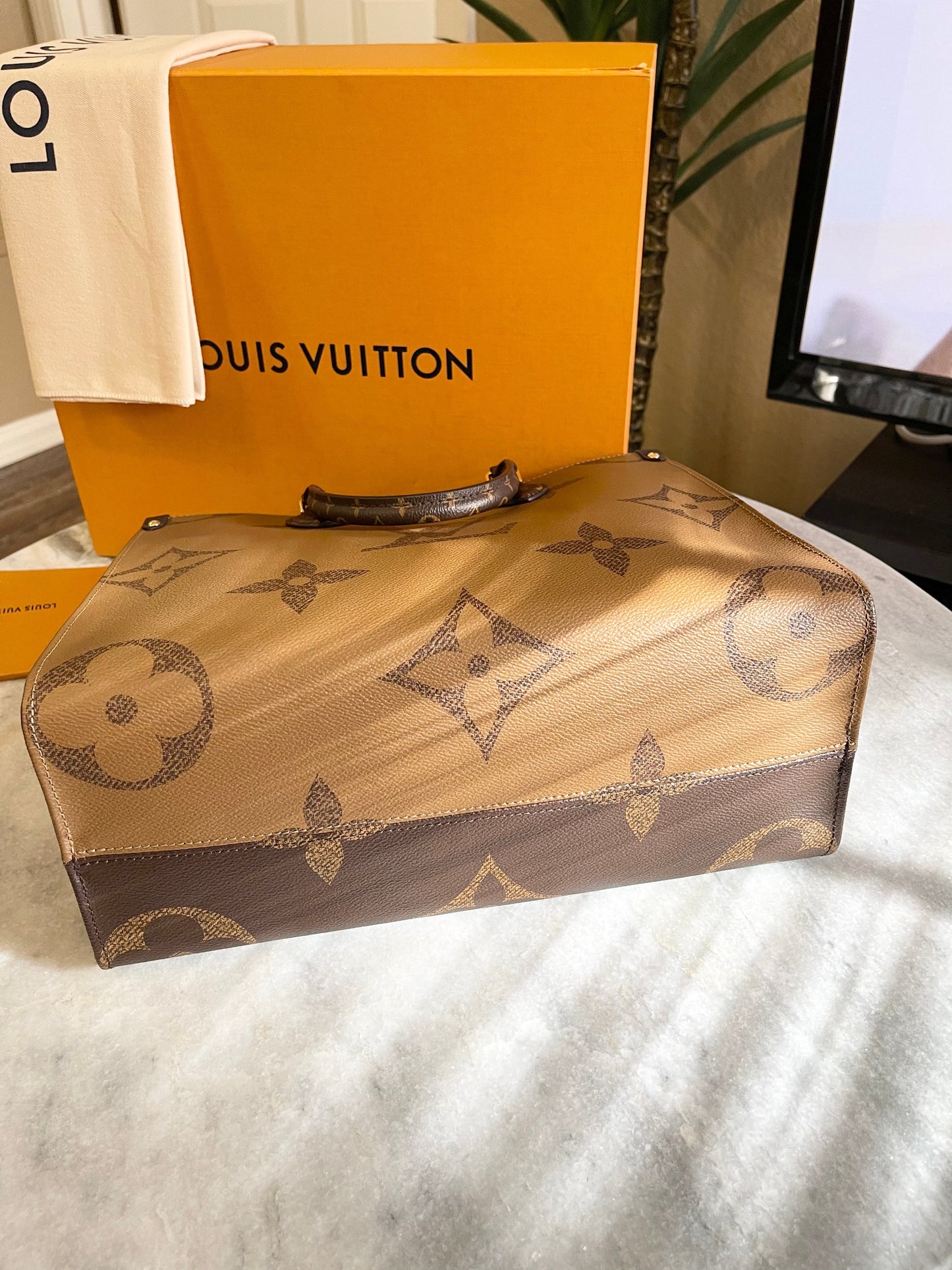 LOUIS VUITTON OnTheGo MM Monogram Reserve Canvas Tote Bag