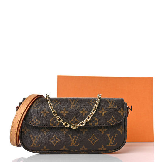 LOUIS VUITTON Monogram Ivy Wallet On Chain