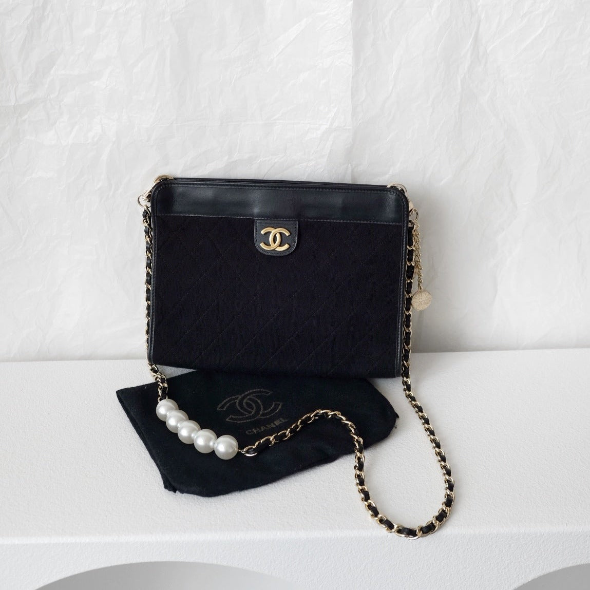 Chanel vintage black pouch + chain