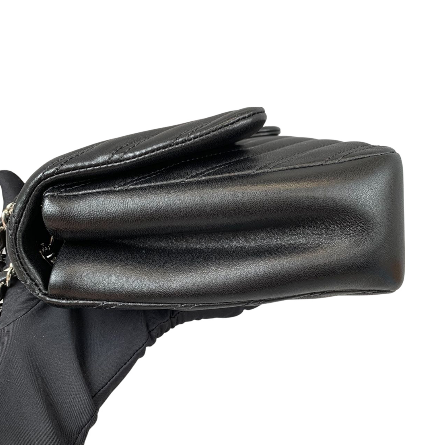 Medium Chevron Leather Flap Black SHW