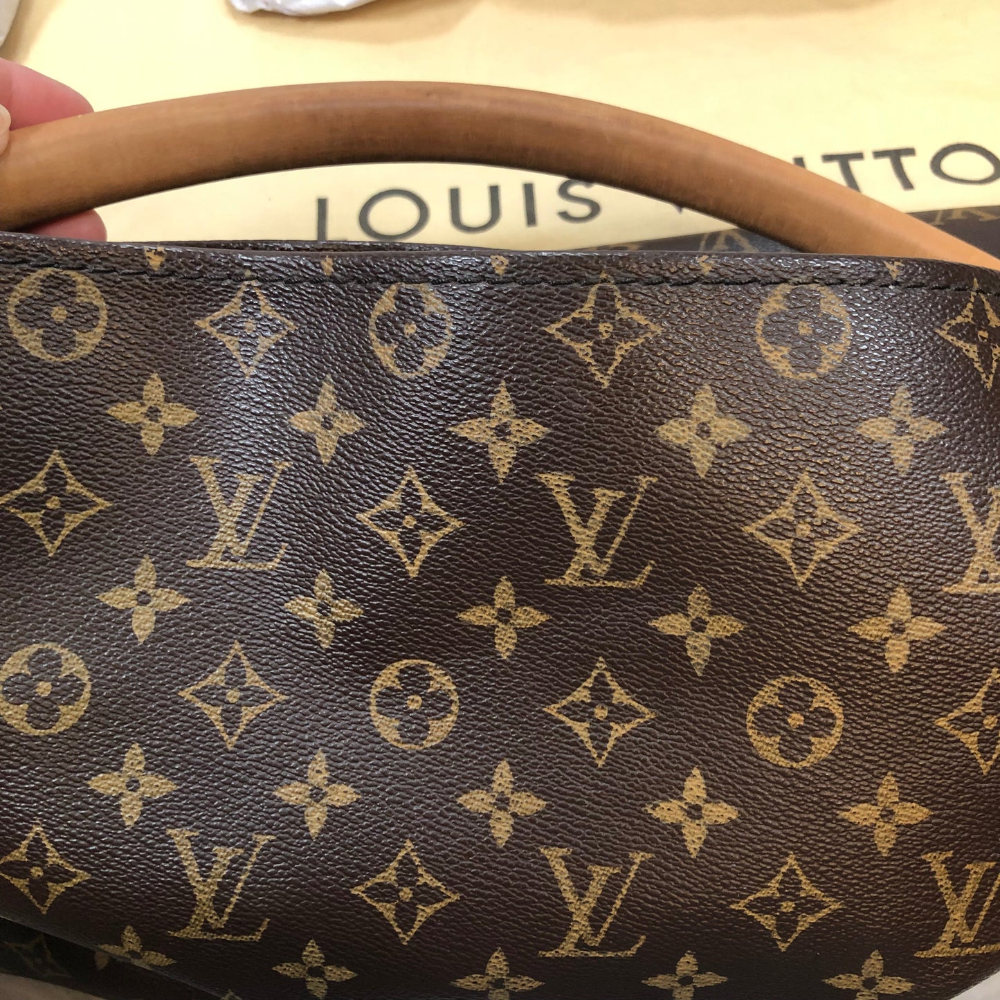 Handbag Designer By Louis Vuitton  Size: Large