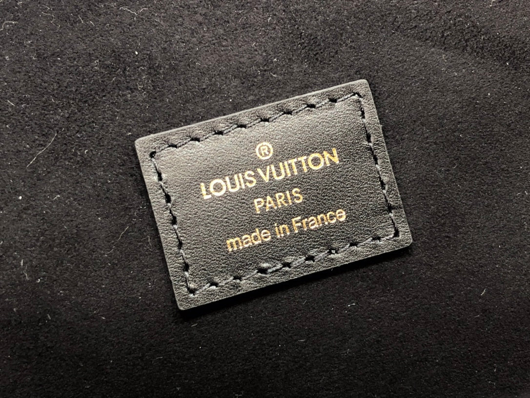 Louis Vuitton Pochette Metis Bag