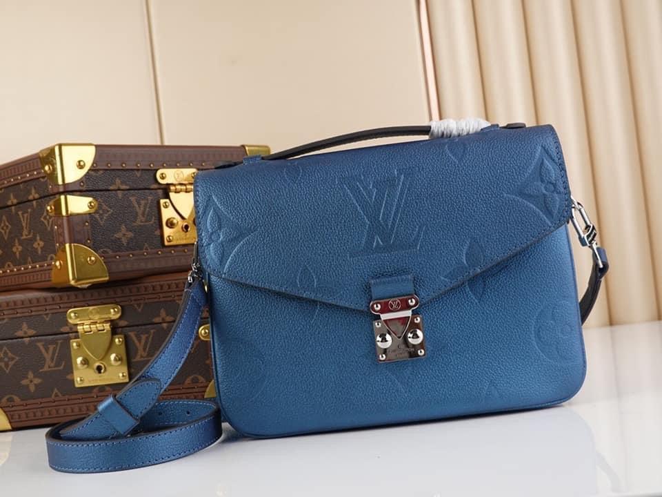 Louis Vuitton Pochette Metis Bag