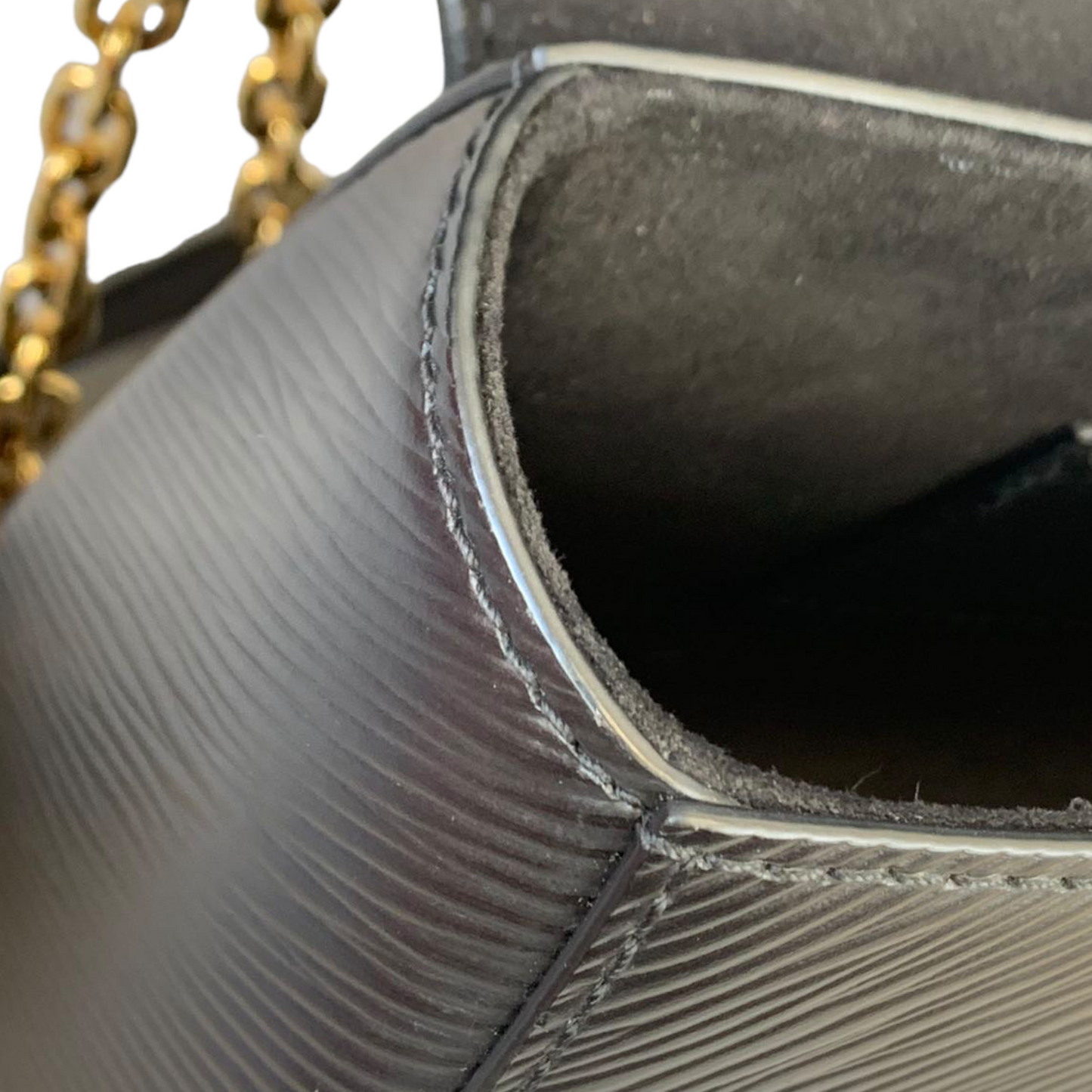 Louis-Vuitton Twist Lock Epi Leather MM Black GHW