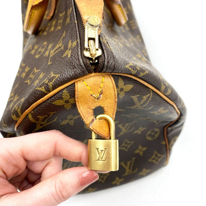 Handbag Luxury Designer By Louis Vuitton  Size: Large