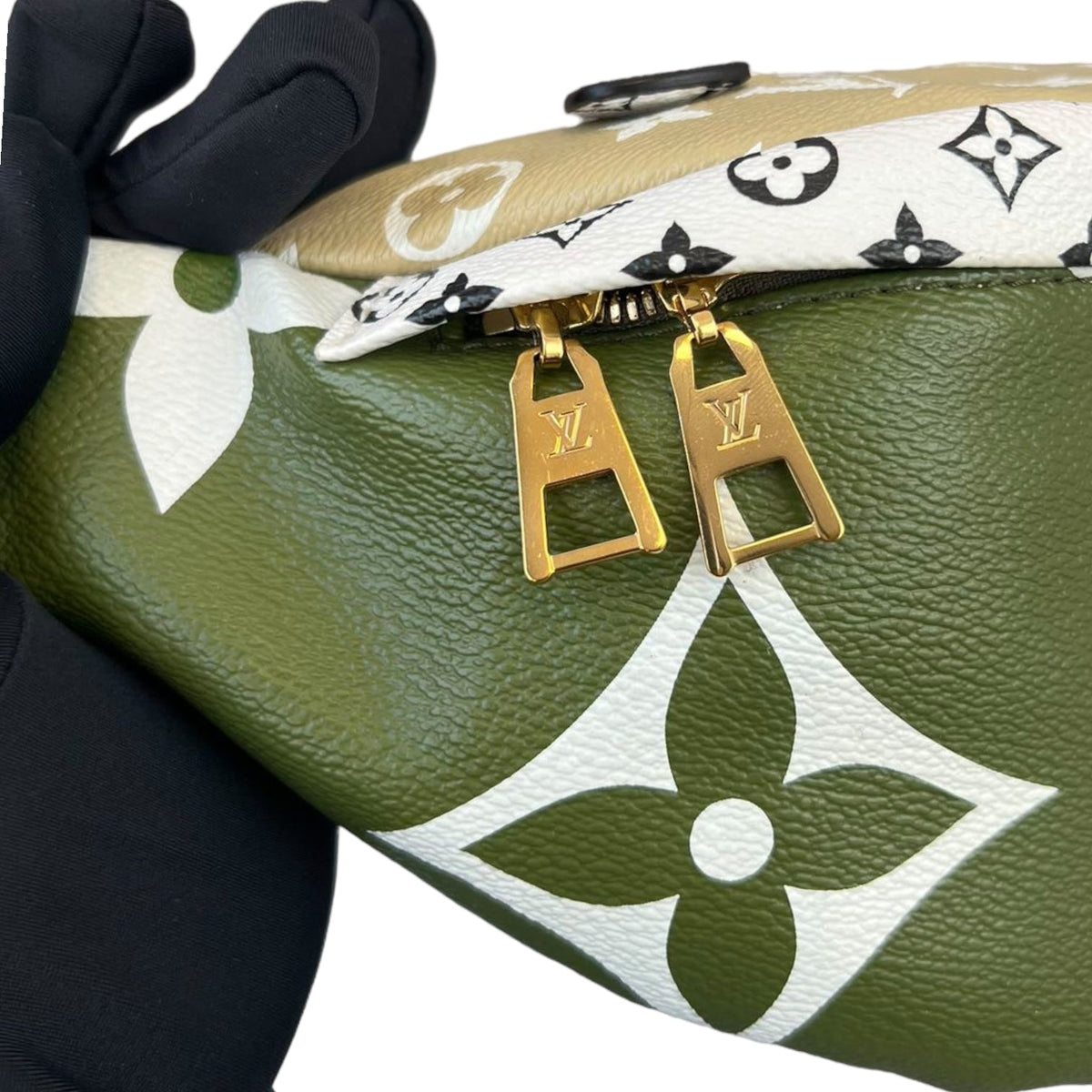 Louis-Vuitton Monogram Giant Bum Bag Khaki White GHW