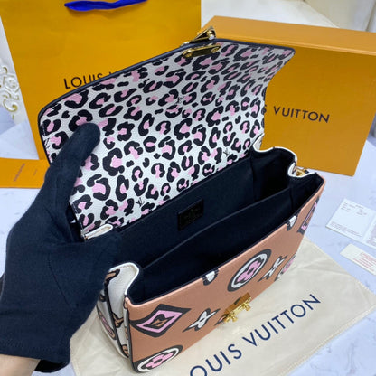 Louis Vuitton Pochette Metis Bag