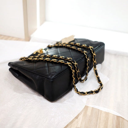 Chanel vintage CC lambskin chain tote bag