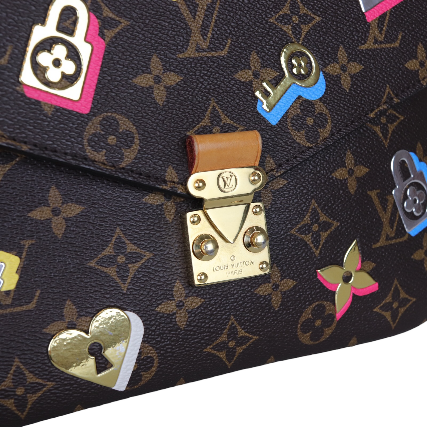 Louis-Vuitton Pochette Metis Monogram Love Lock GHW